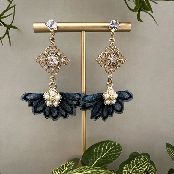 Elegant Flirty Flower-Inspired Dangle Earrings -Mixed Material Stylish Feminine - Picture 10 of 13
